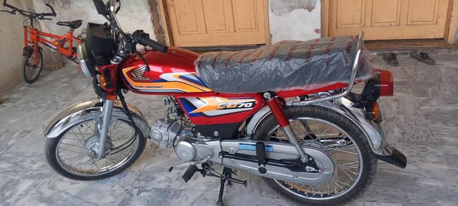 HONDA CD 70 one hand use 2800 drive