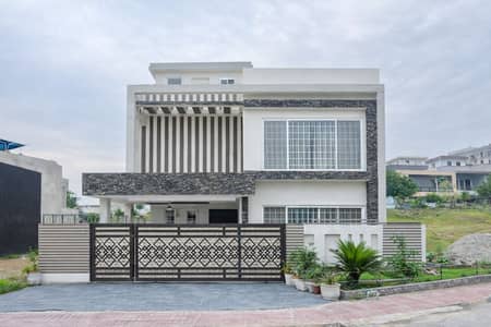 17 Marla House With Lawn For Sale In Very Reasonable Price