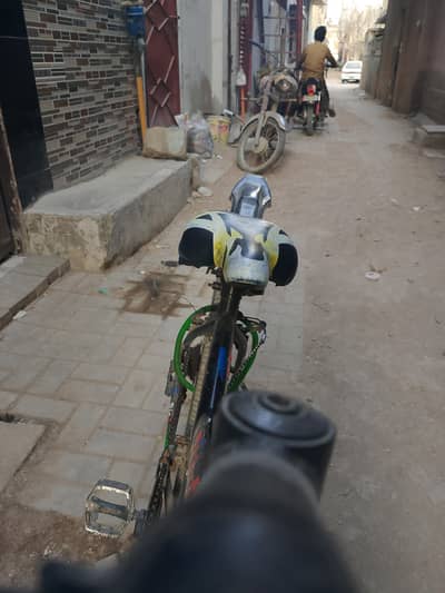 gadi ekadam new condition mein hai