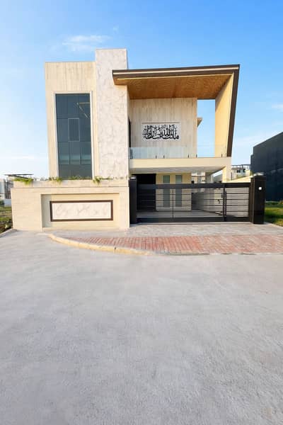 18 Marla Modern Unique House With Lawn For Sale