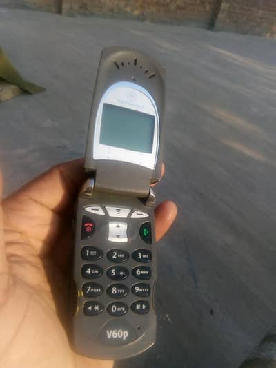 Motorola V60 flipping