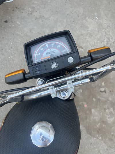 Cd 70  2023 model 10/10 condition one hand used Applied for