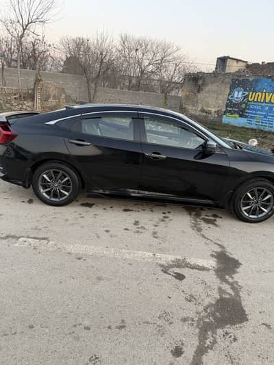 Civic VTI Oriel UG full option and full genuine