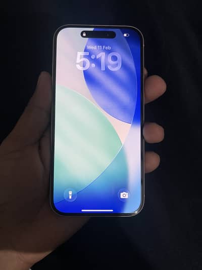 iPhone 15 128GB J. V