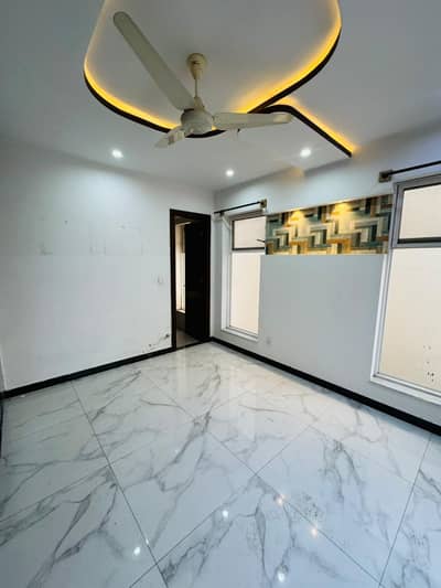 10 MARLA USED HOUSE DOUBLE UNIT