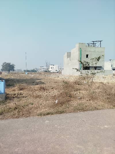 NEAR PARK DIRECT APPROACH FROM MAIN BOULEVARD