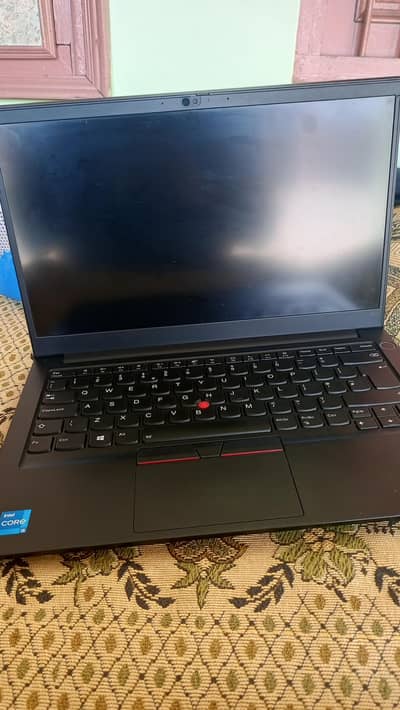 Core I5 or 7 , generation 11  Hard 512 ram 16