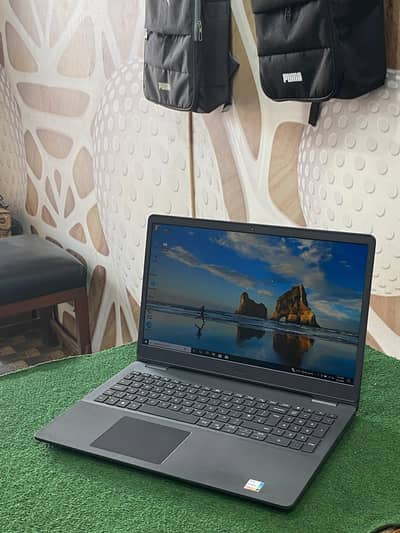 Dell vostro 3500 core i7 11th gen 8gb ram 256gb SSD laptop