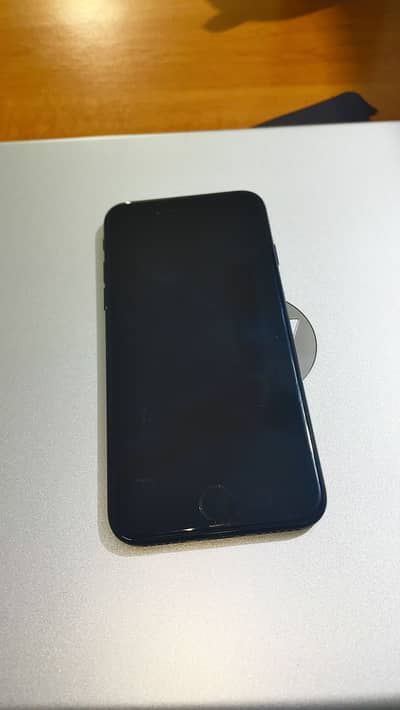 Iphone 7 (128GB). 10/9 condition