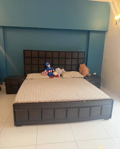 Double bed with 2 side tables