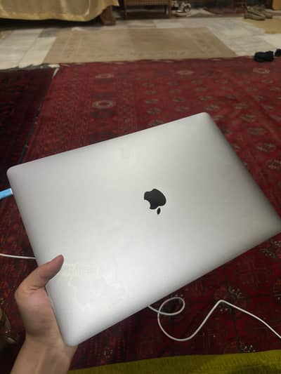 macbook 2016 pro 15 inches  16/512gb