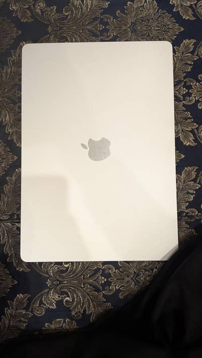 MacBook M3 Air 2025