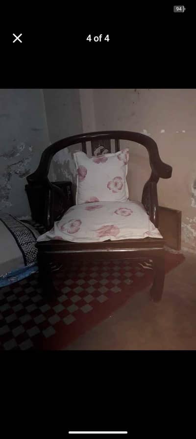 2 sofas bade or 4 chhote hai g all ok g