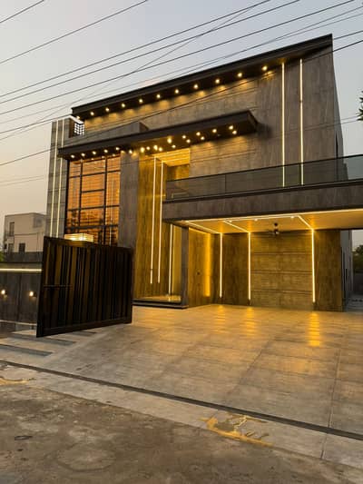 1 KANAL BRAND NEW DESIGNER HOUSE FOR SALE IN IEP TOWN