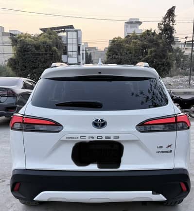 Toyota cross hybrid 2024