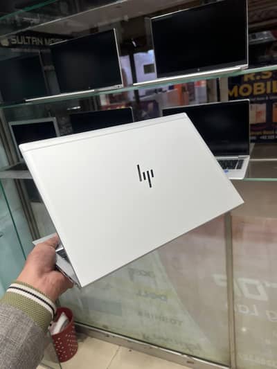 Hp Core i7-8th Gen 8GB RAM 256GB SSD GooD Conditions 15-6 Inch FHD