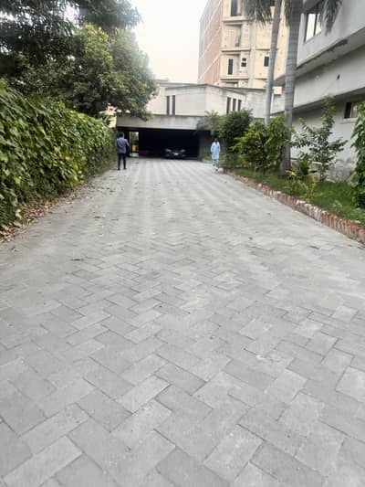 Commercial 3.5 kanal house For Rent Gulberg