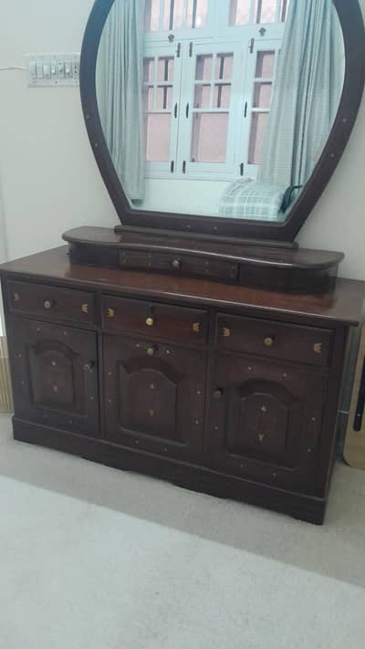 Dressing table