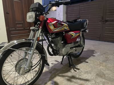 Honda cg 125 2025model.  Islamabad register.