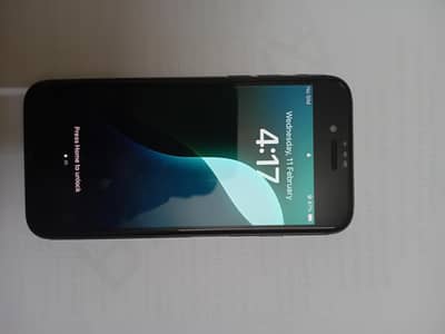 Iphone SE 2020.     (watsapp only)