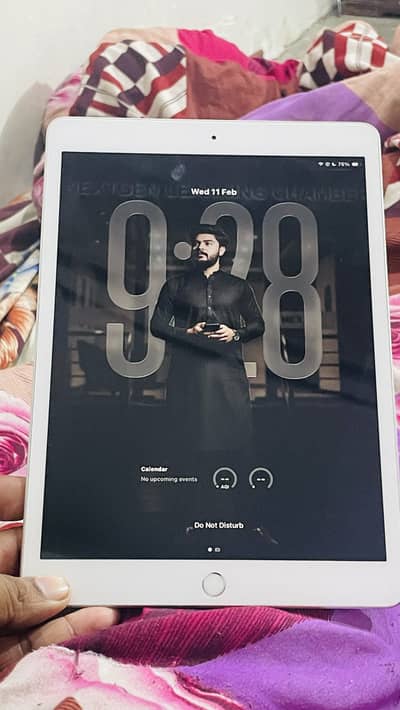 Apple iPad 8th Gen 128GB – Excellent Condition–Complete Box – Genuine