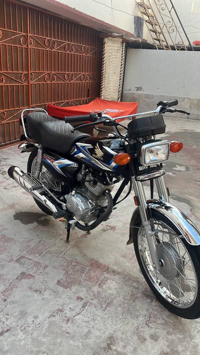 Honda 125 Black color