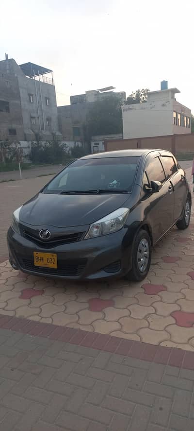 vitz 2013/17 Grey - Urgent sale