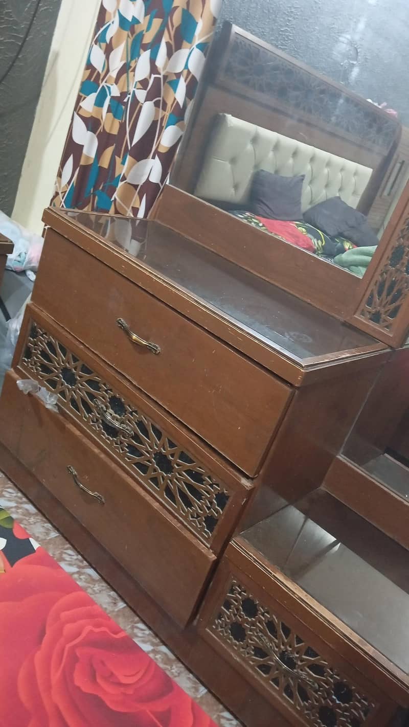 dressing table 0
