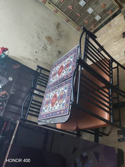 Very beautiful small 4 chair dinng table