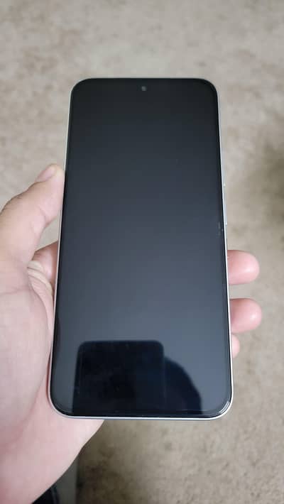 6 se 7 months ki warranty pari hai  , box charger sab Sath Hai