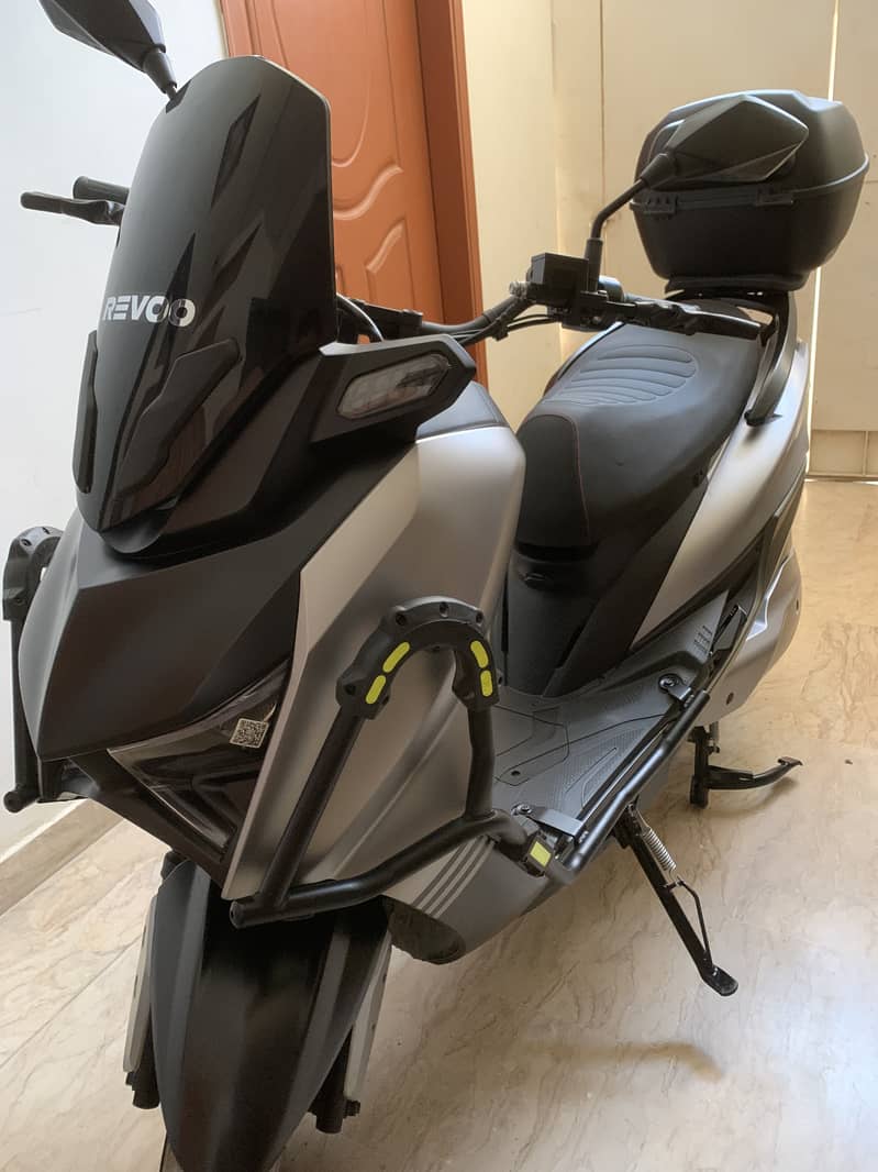 Revoo e52 model 2025 3