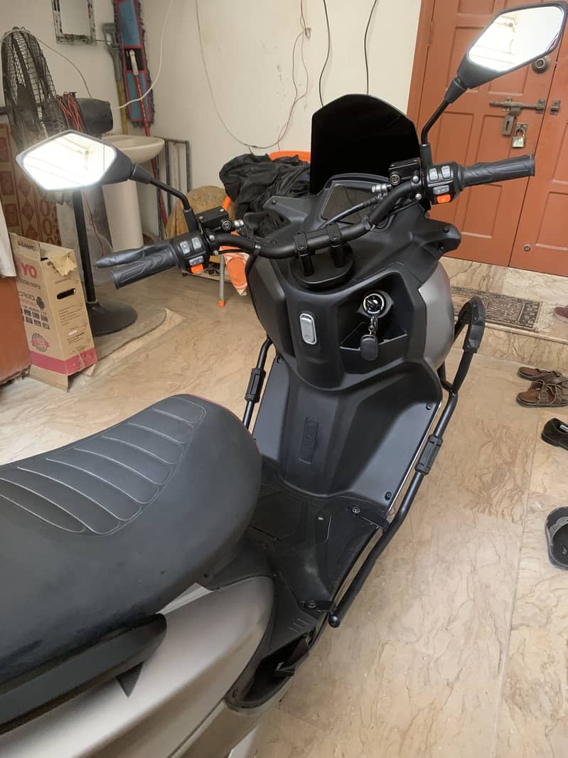 Revoo e52 model 2025 8