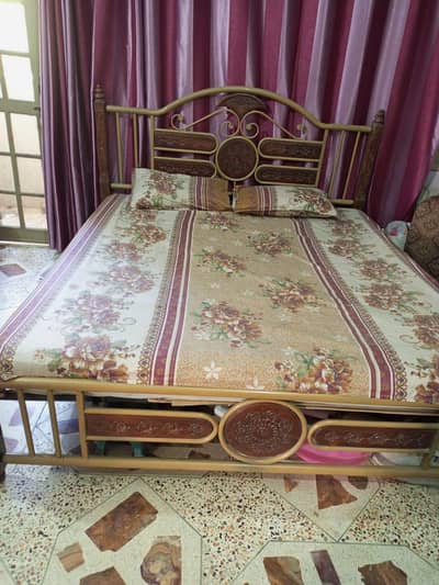 rod iron bed wd mattrass