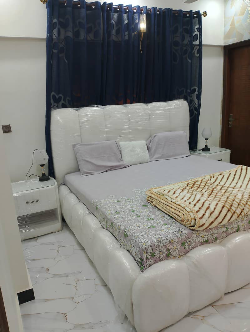 king size bed 2sid table 3