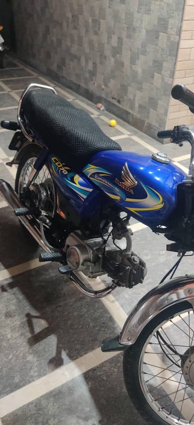 CD 70 in blue color new condition engine never open never repair