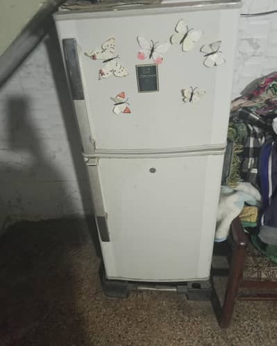 I'm selling my refrigerator good condition 10 by 10 all ok  0323141297