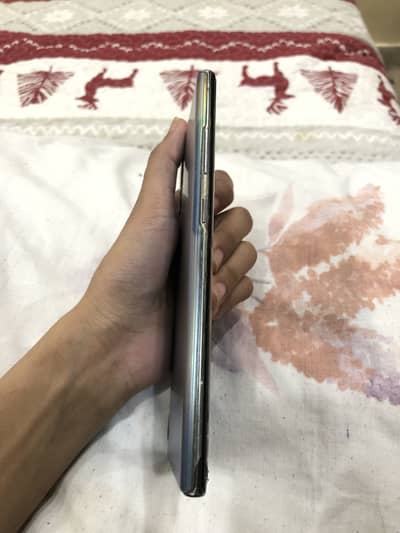 miner glass in  crack right side