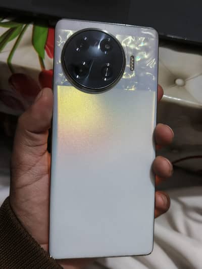 Spark 20 pro plus 256 gb with original charger and box .