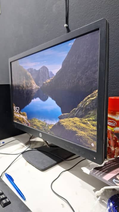 hp LCD monitor 24 inch