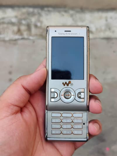 Sony Ericsson W595 Walkman Slider Original Phone 10/8 Mint Condition