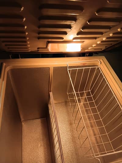 Dawlance deep freezer