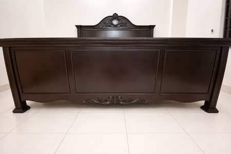 King Plus Bedroom Set – Solid Wood – Elegant Carved Design - Canadian