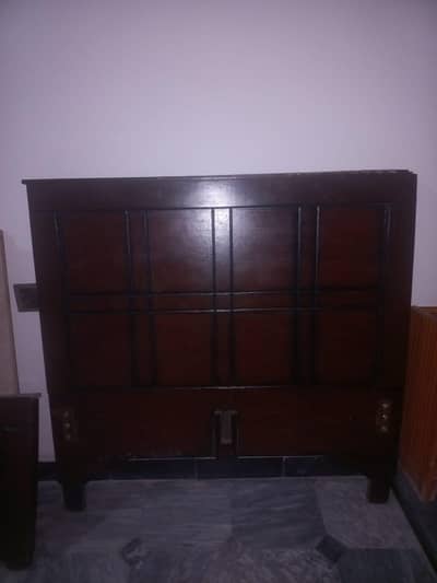 Single size wooden bed frame available in reasonable price!!