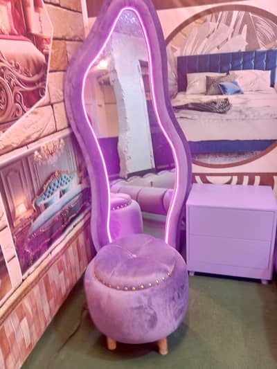 Standing mirrors and Stool