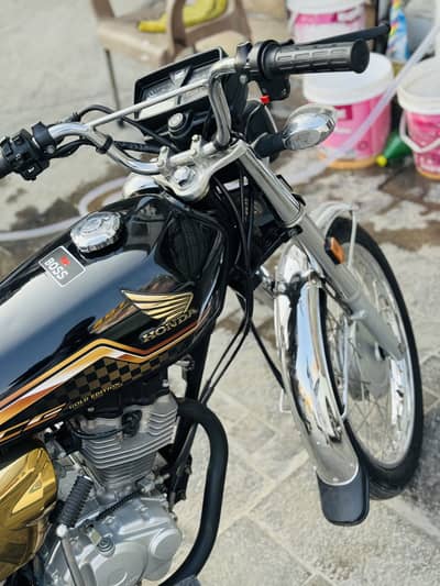 Honda CG 125 Black + Gold Edition like brand new