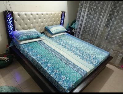 WOODEN KING SIZE BED