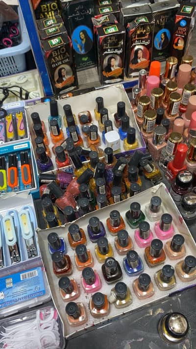 All type makeup available in very less price each & everything