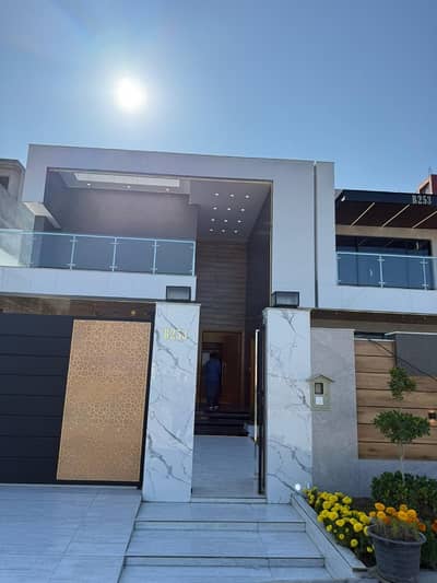 Prime Location In DHA Defence 20 Marla House For sale