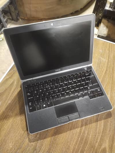 dell latitude i3 3rd generation 320Gb 4Gb 3hours battery