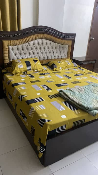 Bed set with dressing table and side tables